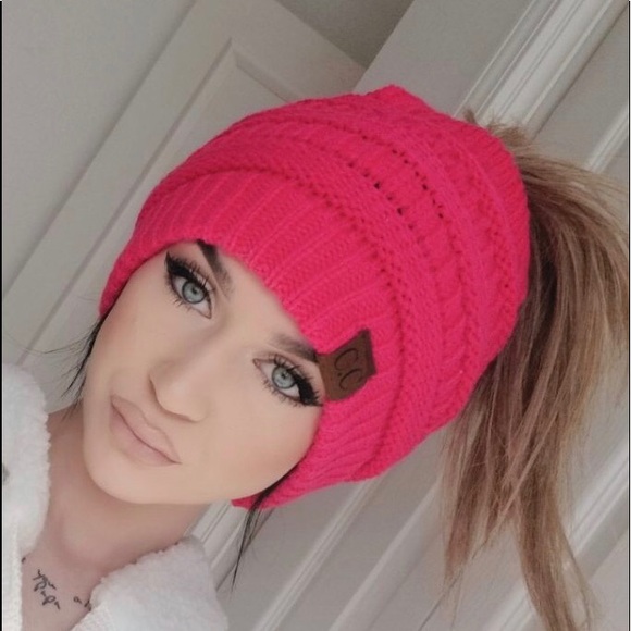 CC messy bun beanie - Picture 2 of 7